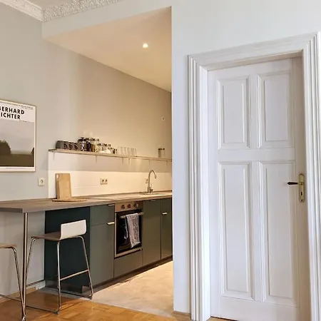 Apartment Stilvolle Moderne Unter Hohen Decken *