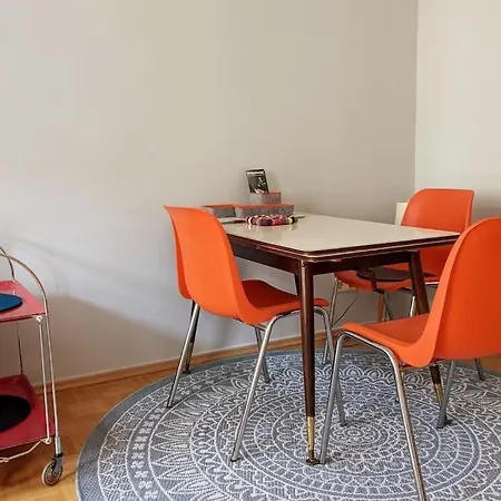 Stilvolle Moderne Unter Hohen Decken